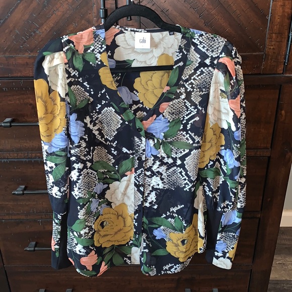Cabi#3762 snake/floral top Small - Picture 2 of 10